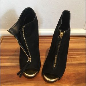 Mossimo black suede ankle booties